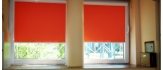 Osłony okienne - czerwone rolety okienne